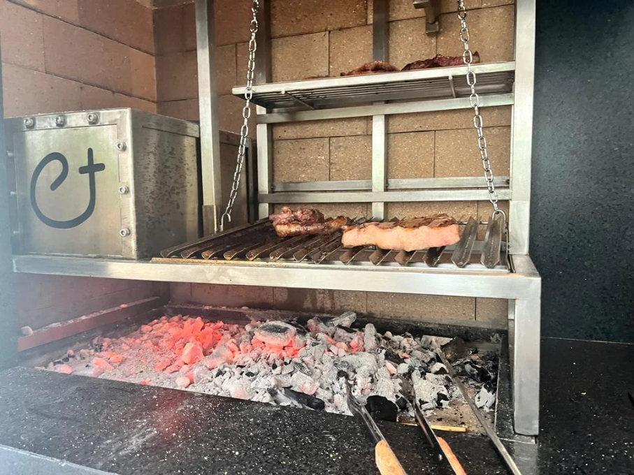 Churrasqueira Parrilla Argentina e Uruguaia de Elevação sem Porta - Modelo Alvenaria (Orçamento)